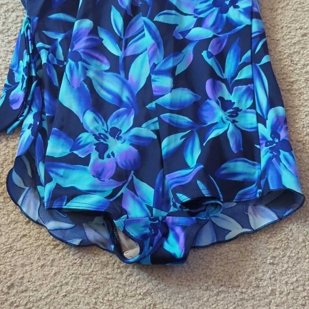 L.L Bean Blue Floral Modest One Piece Swimsuit Size 12 - Picture 6 of 10